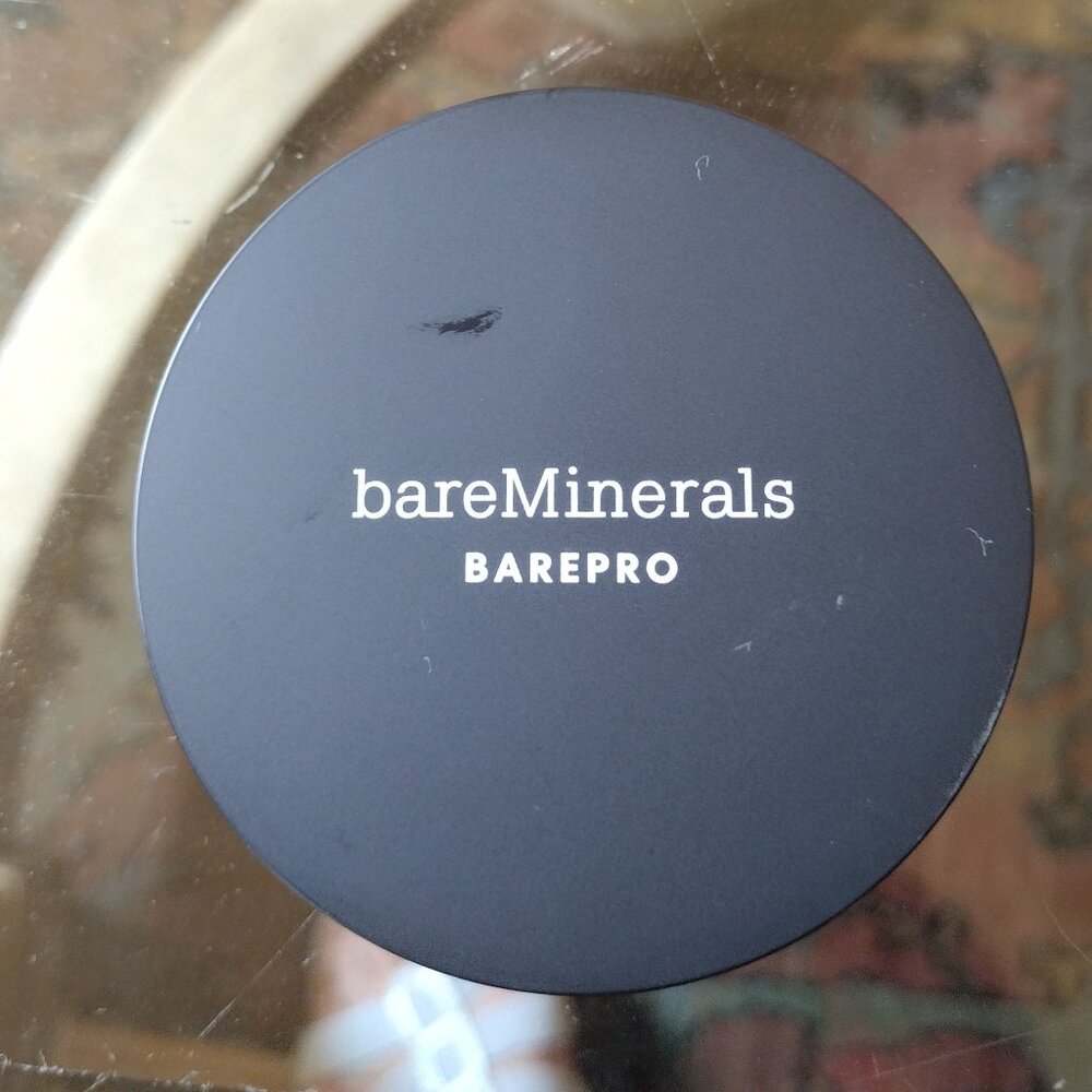 Bare Minerals BAREPRO 16-HR Skin Perfecting Powder Foundation - Picture 3 of 5
